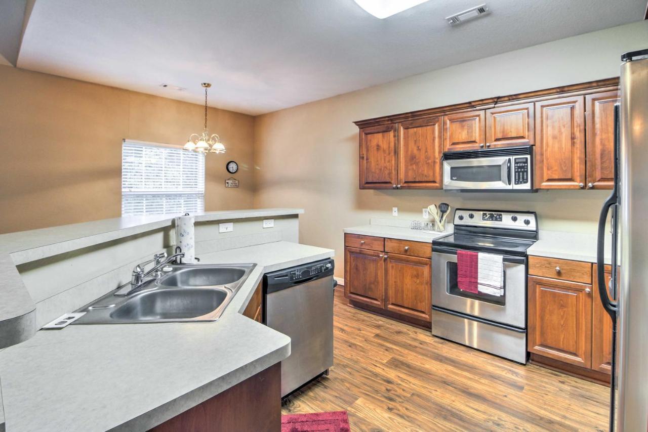 Branson Home With Deck Walk To The Strip And Creek! Eksteriør billede