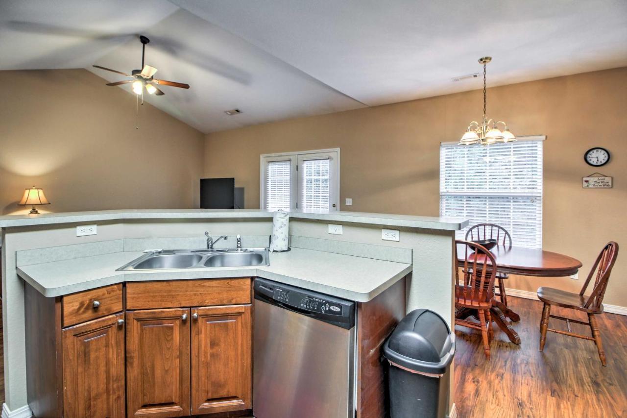 Branson Home With Deck Walk To The Strip And Creek! Eksteriør billede