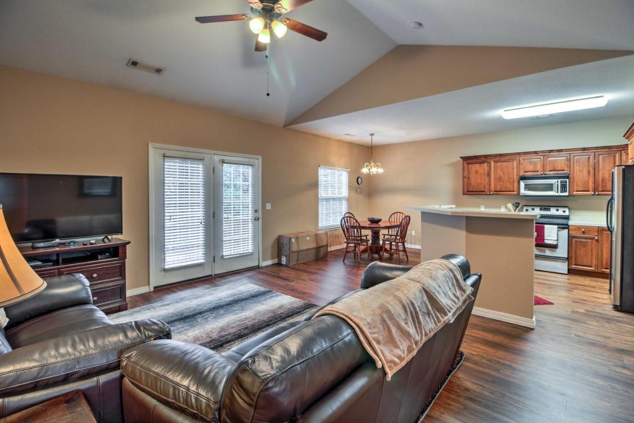 Branson Home With Deck Walk To The Strip And Creek! Eksteriør billede