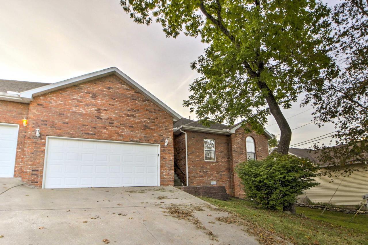Branson Home With Deck Walk To The Strip And Creek! Eksteriør billede