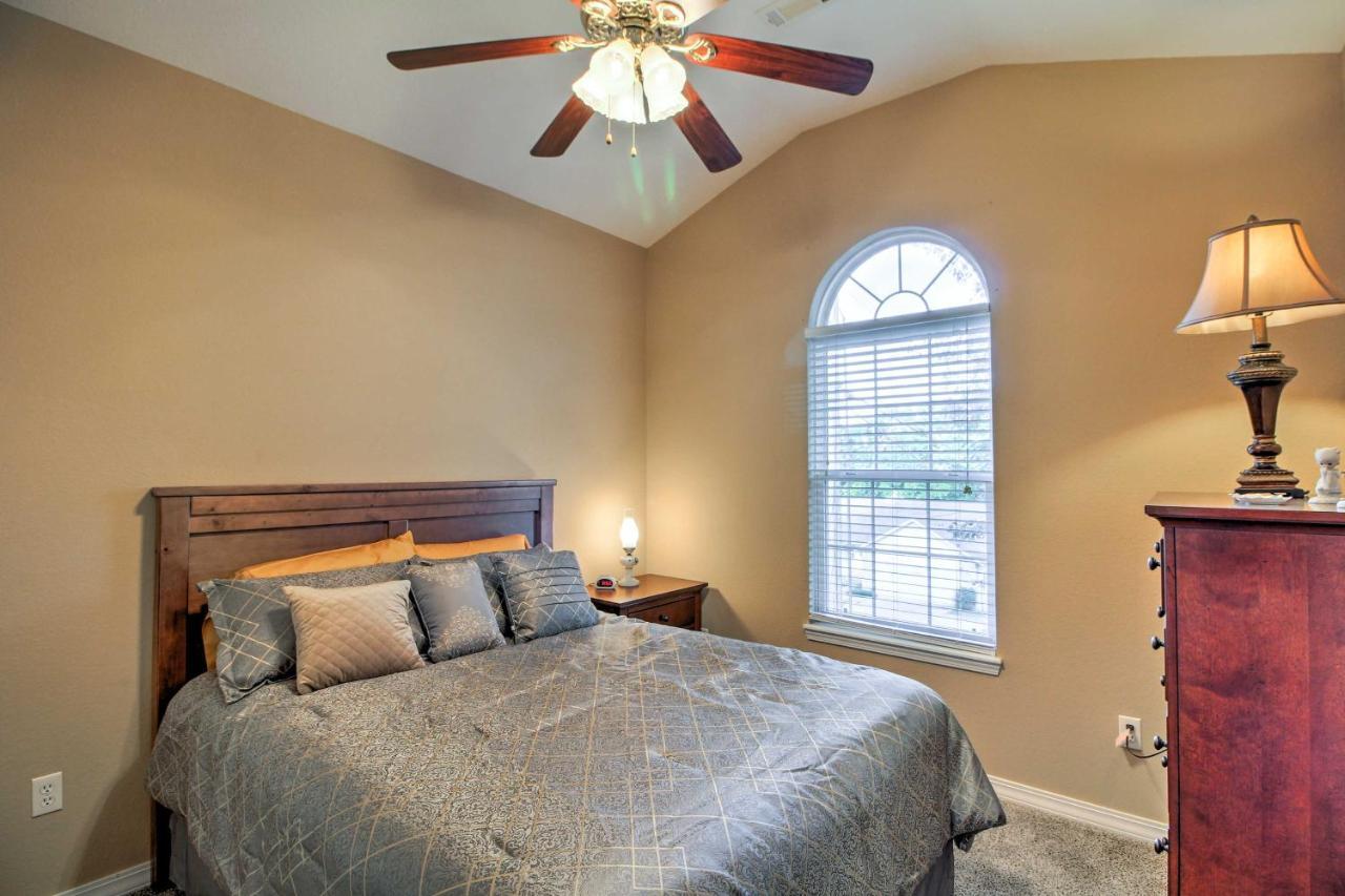 Branson Home With Deck Walk To The Strip And Creek! Eksteriør billede